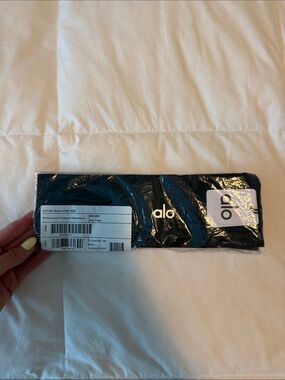 ALO Yoga Black Performance Headwrap with Logo